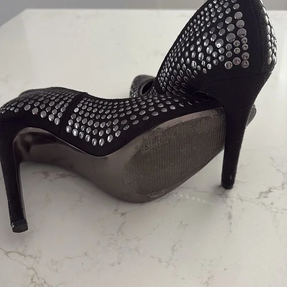 Heels - Picture 4 of 4